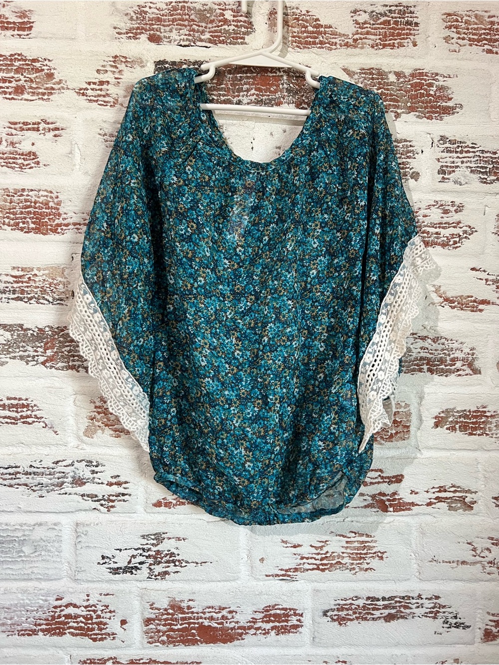 Beautees Girl Poncho Kimono Top Sheer Floral Lace Overlay Sz S